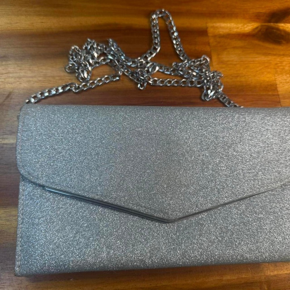 Shimmery silver evening bag with chain strap ✨ Perfect for prom, weddings